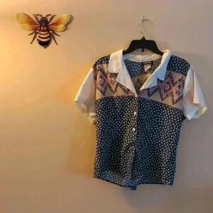 Cabrais, Small (estimated), button up